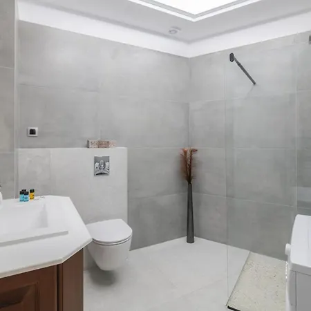 Magnificent - 5 Bedrooms - Anoipagasi - Spectacular Sea And Views - Hilltop Location