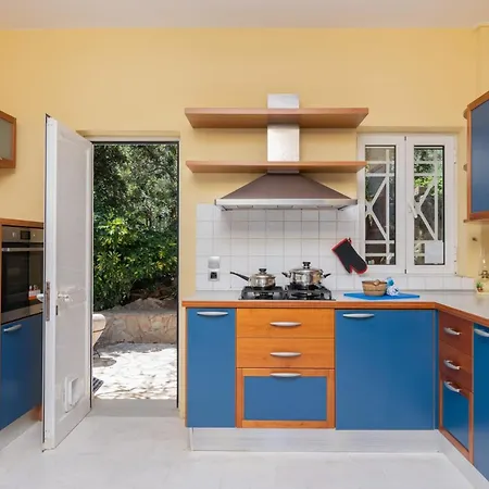 Magnificent - 5 Bedrooms - Anoipagasi - Spectacular Sea And Views - Hilltop Location Hotel